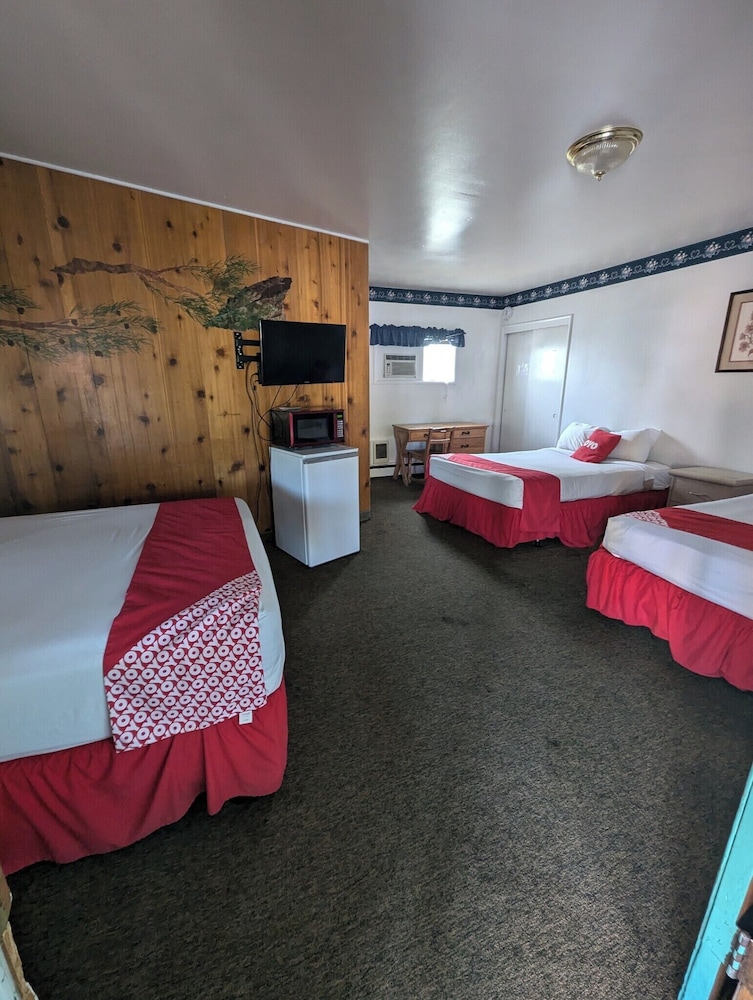 Silver Spur Motel - photo 3