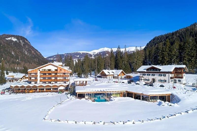 Hotel Dolomitenhof & Chalet Alte Post — Sesto — photo 5