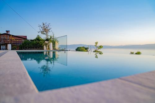 Casa Farmak 4 Bedroom Lux Apartment with Infinity Pool & Lake View — 4-Star Luxury Hotel in Ohrid, Republic of Macedonia