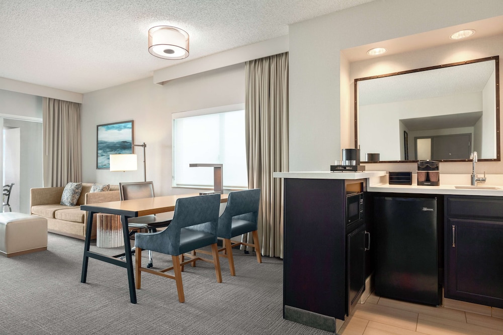 Embassy Suites by Hilton Monterey Bay Seaside - photo 32
