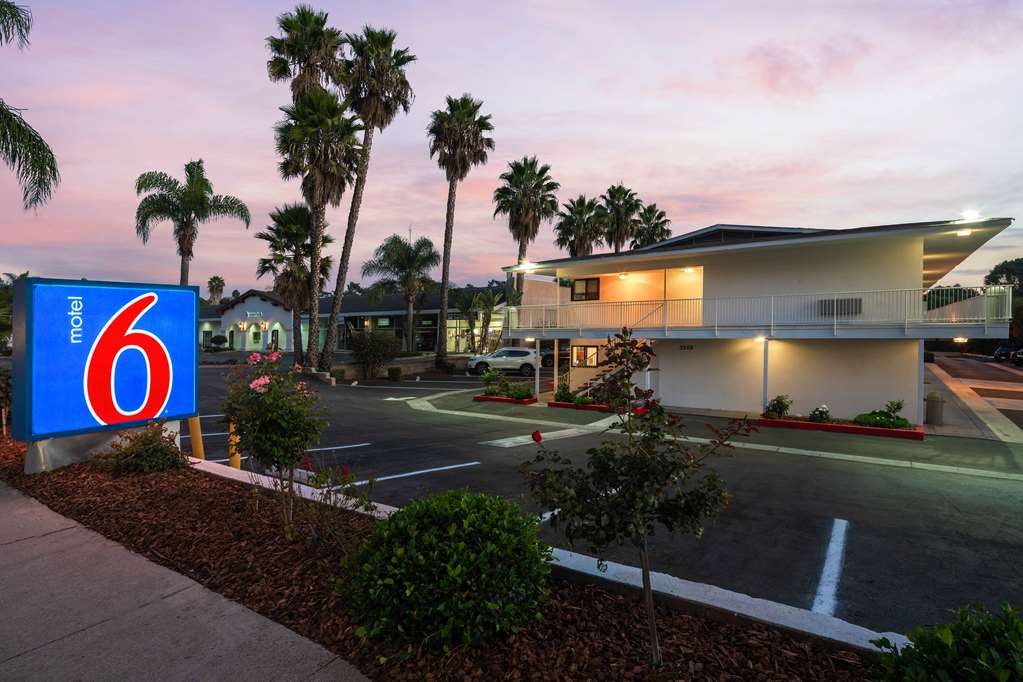 Motel 6 Santa Barbara CA State Street - photo 5