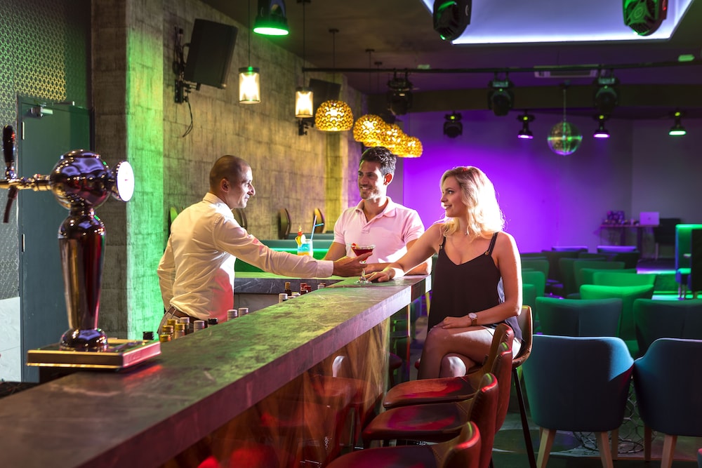 מזון ומשקאות