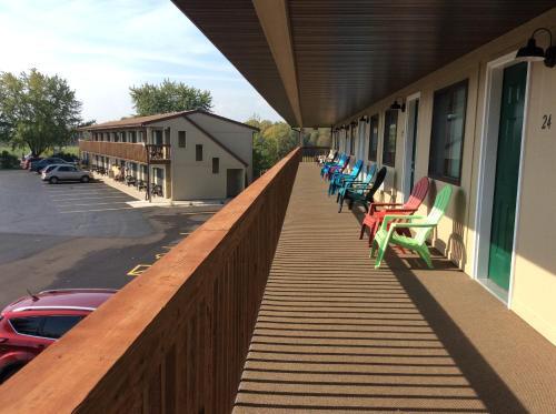 Scenic Shore Inn - photo 43
