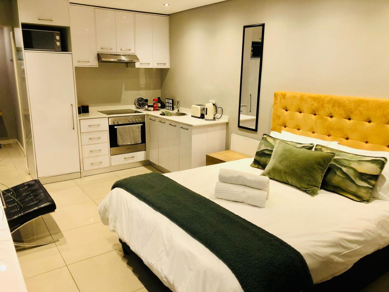 Modern Apartment in Mouille Point with Green Point Park Access