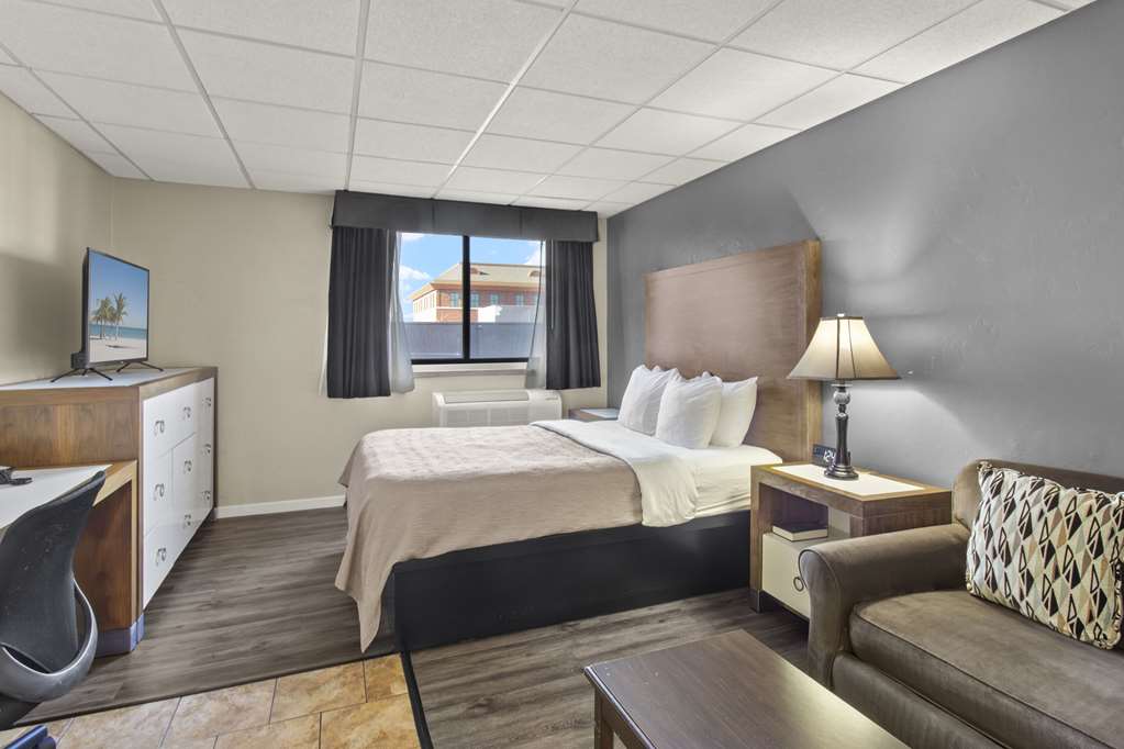 Quality Inn & Suites Green Bay Downtown - photo 20