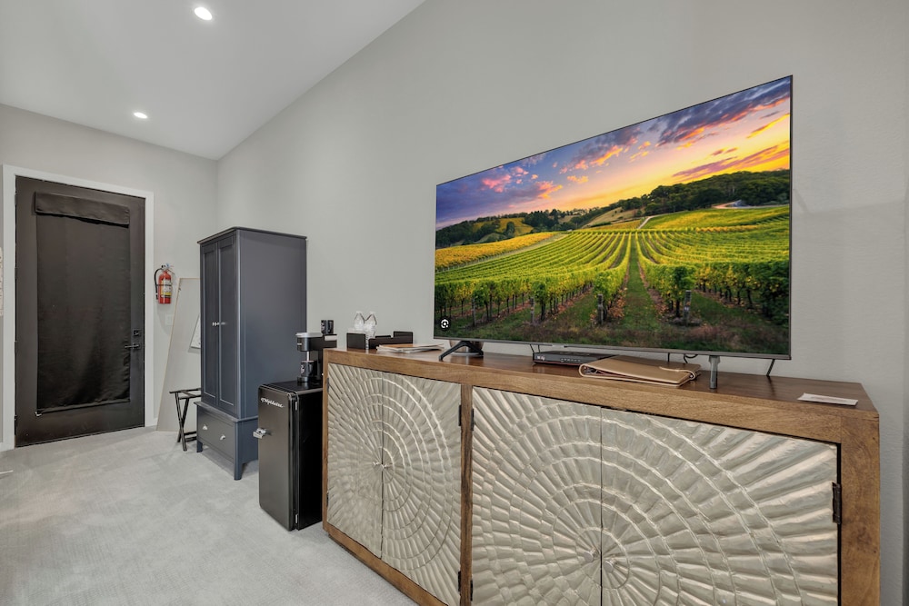 The Bentley Hotel Marilyn Monroe Room Hill Country View - photo 16