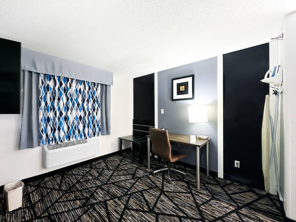 Blaine Town Inn & Suites - photo 16