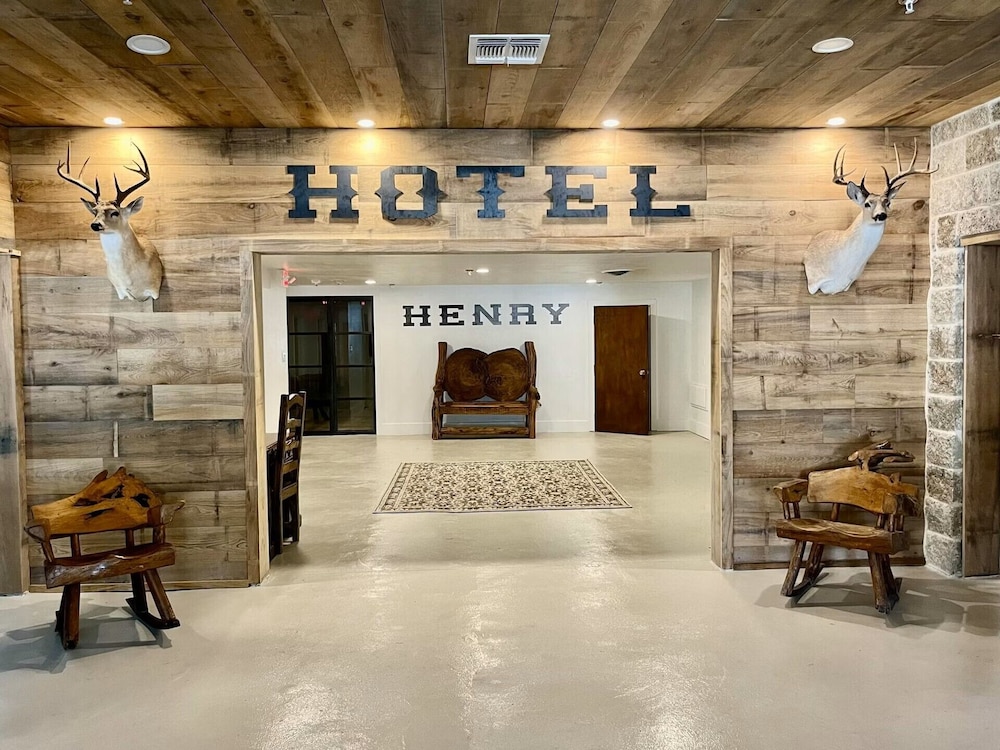 The Hotel Henry - carbon neutral hotel in Blanco