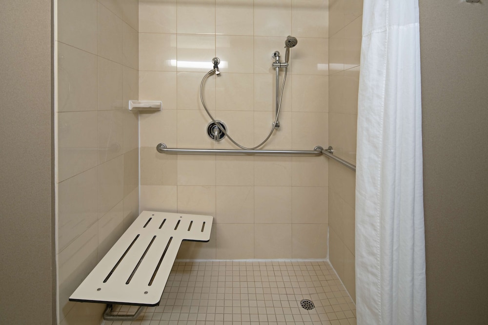 Hampton Inn Visalia - photo 17