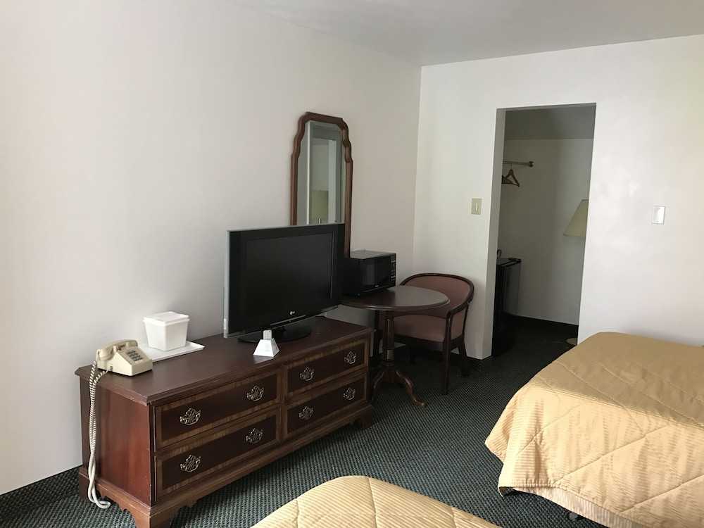 Relax Inn Altoona - photo 50