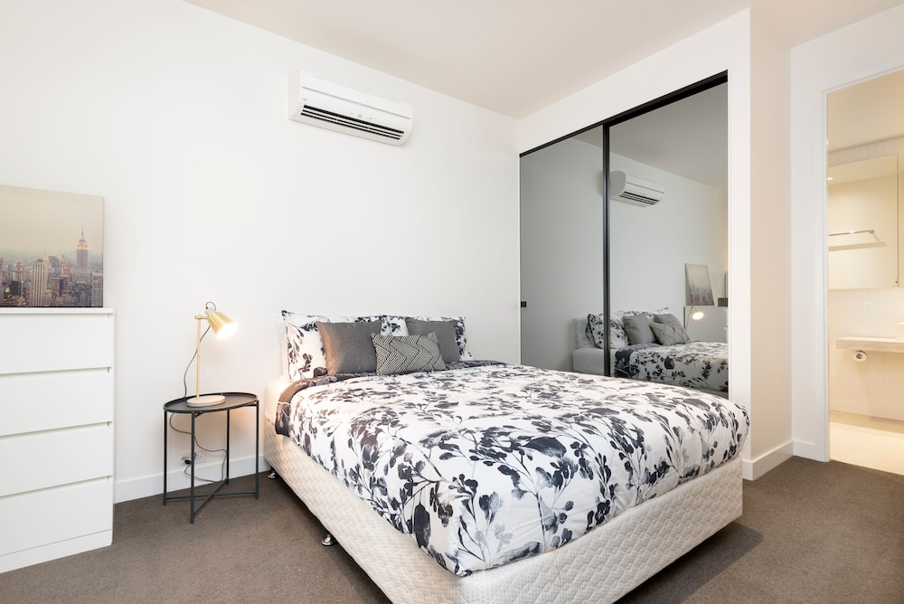 Holistay at Level 26 Franklin Street — 4-Star Luxury Hotel in Melbourne, Australia