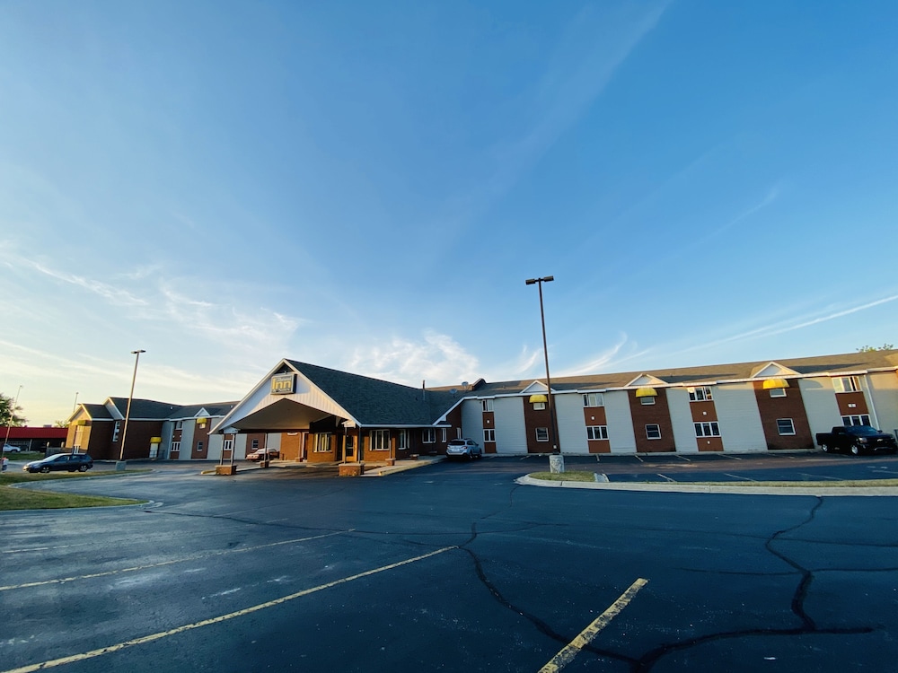 Fleetwood Inn & Suites - photo 26