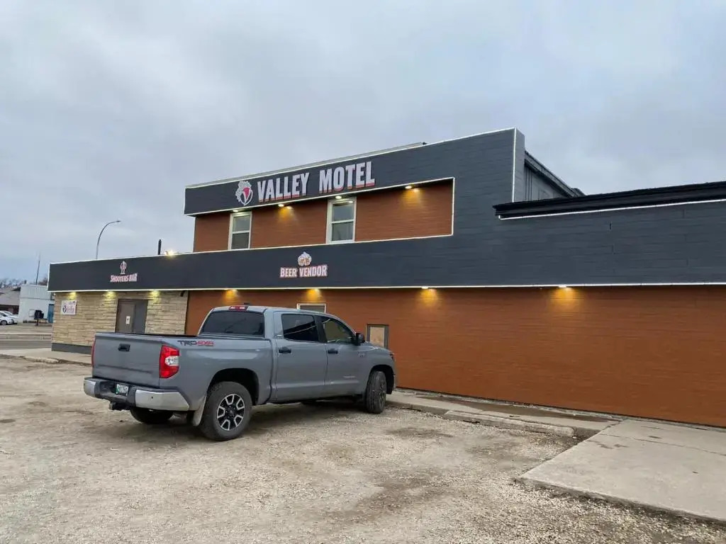Valley Motor Lodge — 5-Star Luxury Hotel in Minnedosa, Canada