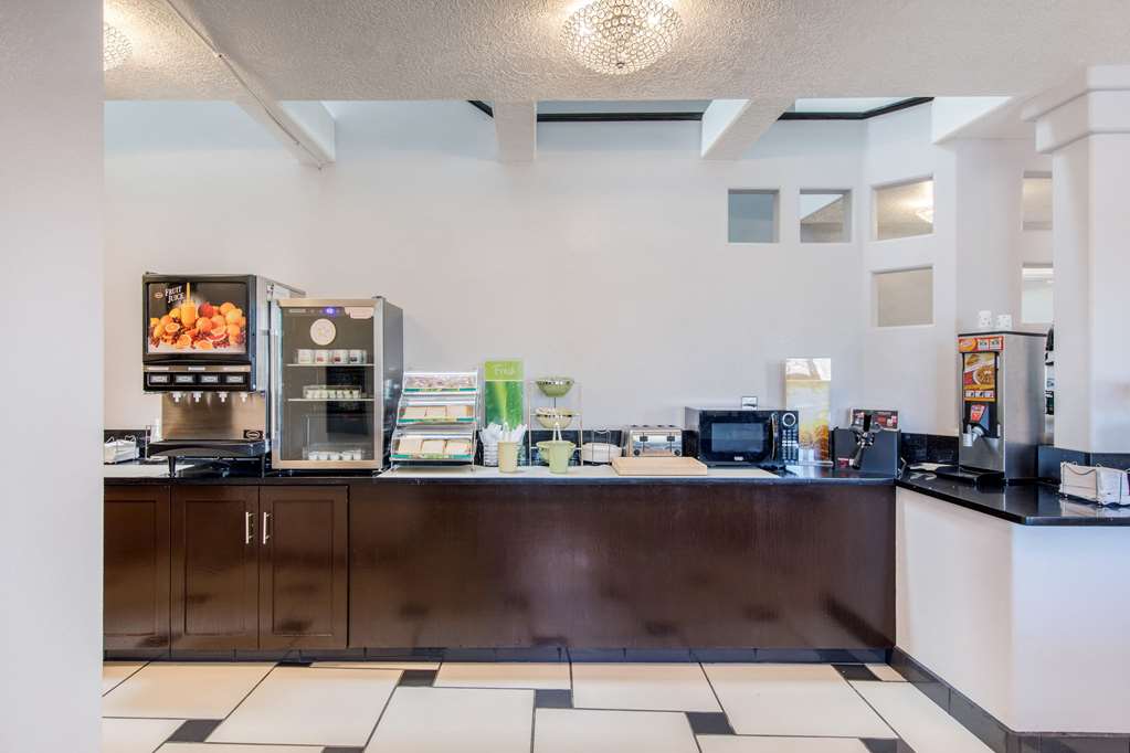 Quality Inn & Suites Albuquerque North near Balloon Fiesta Park - photo 28