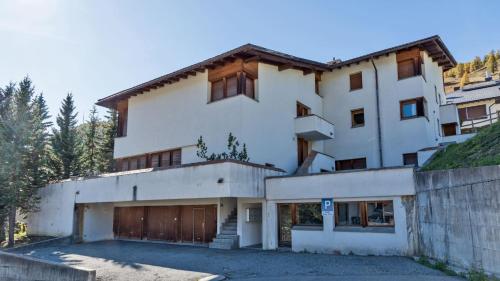Chesa Sarvit 1 Trilocale in Celerina, Switzerland