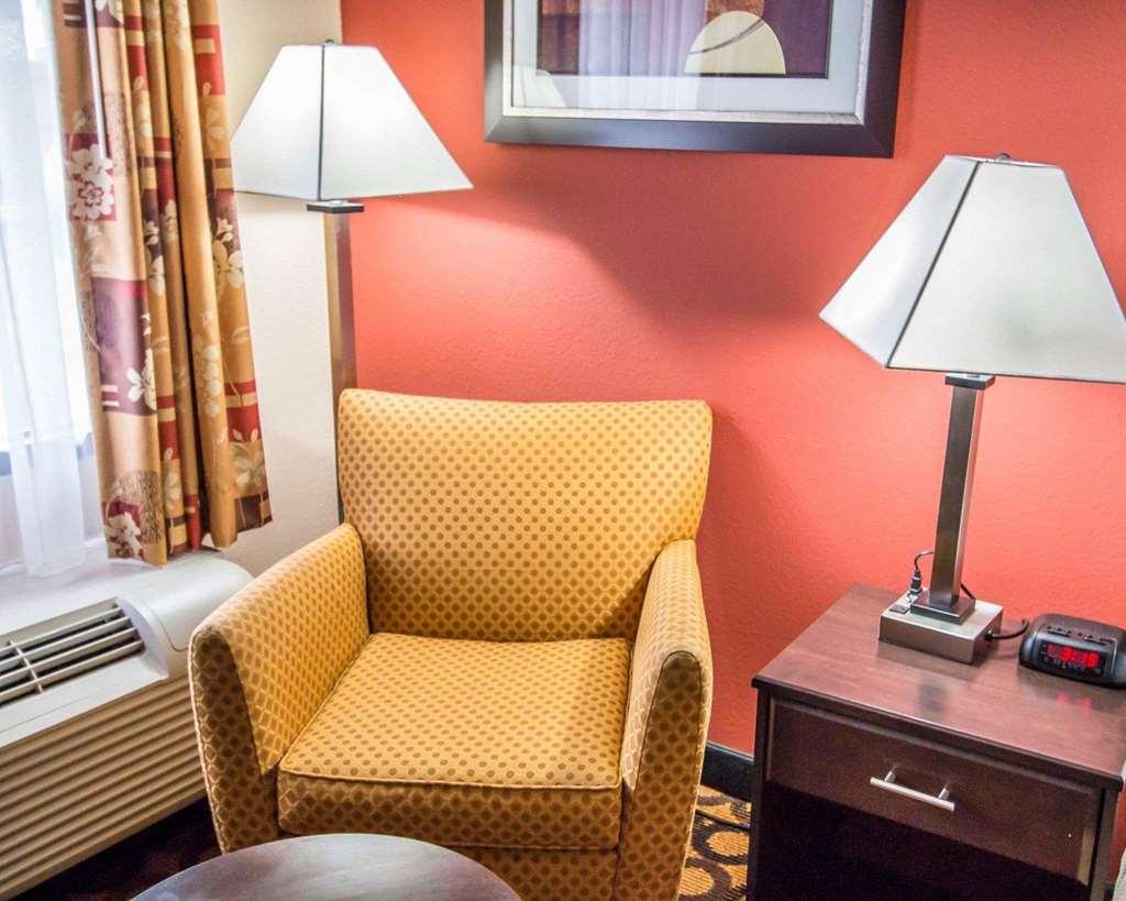 Econo Lodge Richmond Hill - photo 13