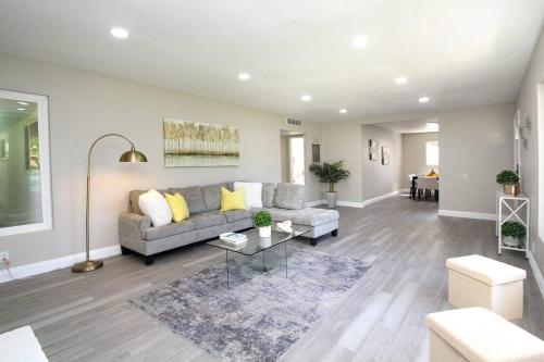 Entire House in Old Fig Garden — 4-Star Luxury Hotel in Fresno, United States