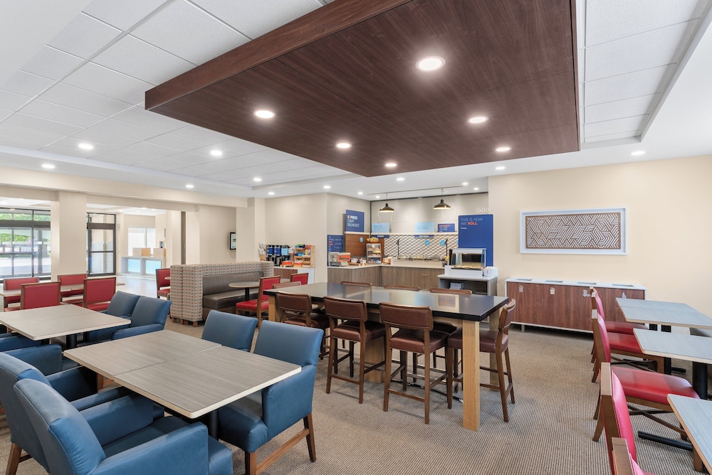 Holiday Inn Express Coralville by IHG - photo 45