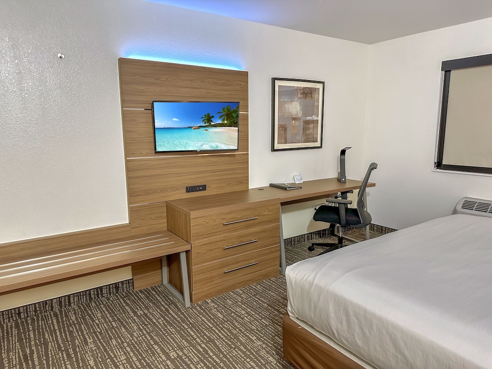 Estherville Hotel & Suites - photo 25