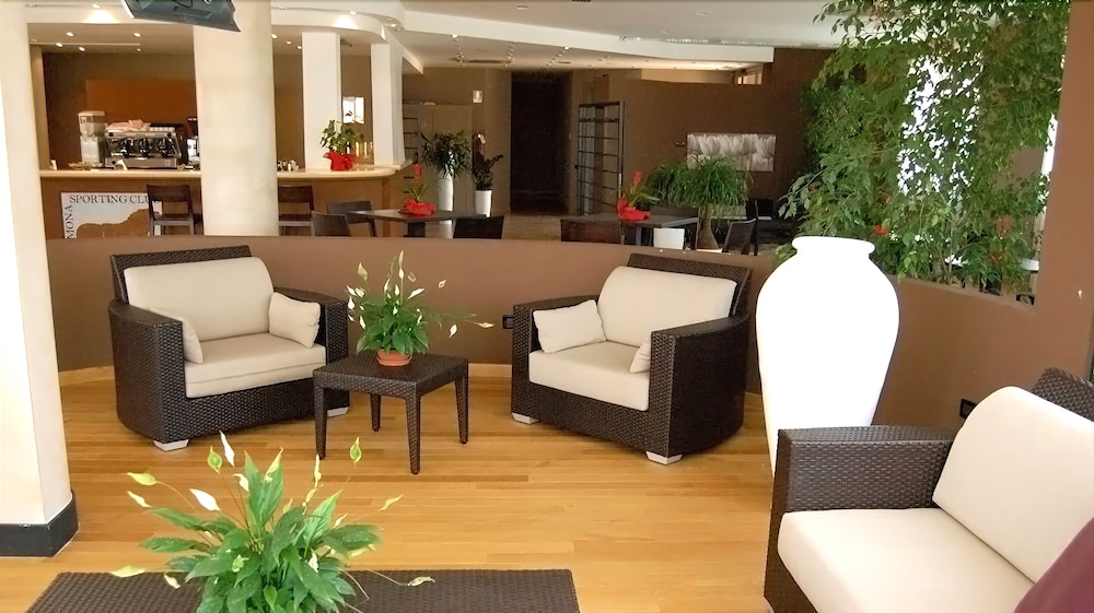 Cremona Palace Hotel — 4-Star Luxury Hotel in Castelverde, Italy