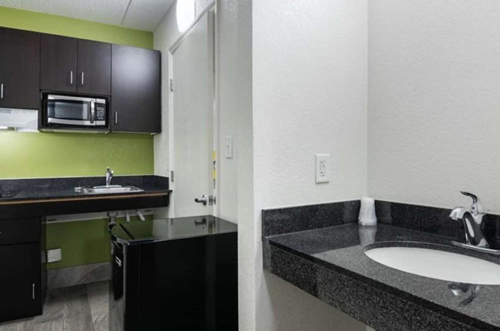 Motel 6 Columbus OH Quarter Horse - photo 29