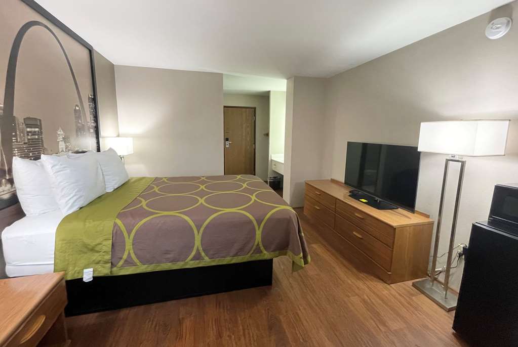 Super 8 by Wyndham Eureka Six Flags Nearby - photo 21