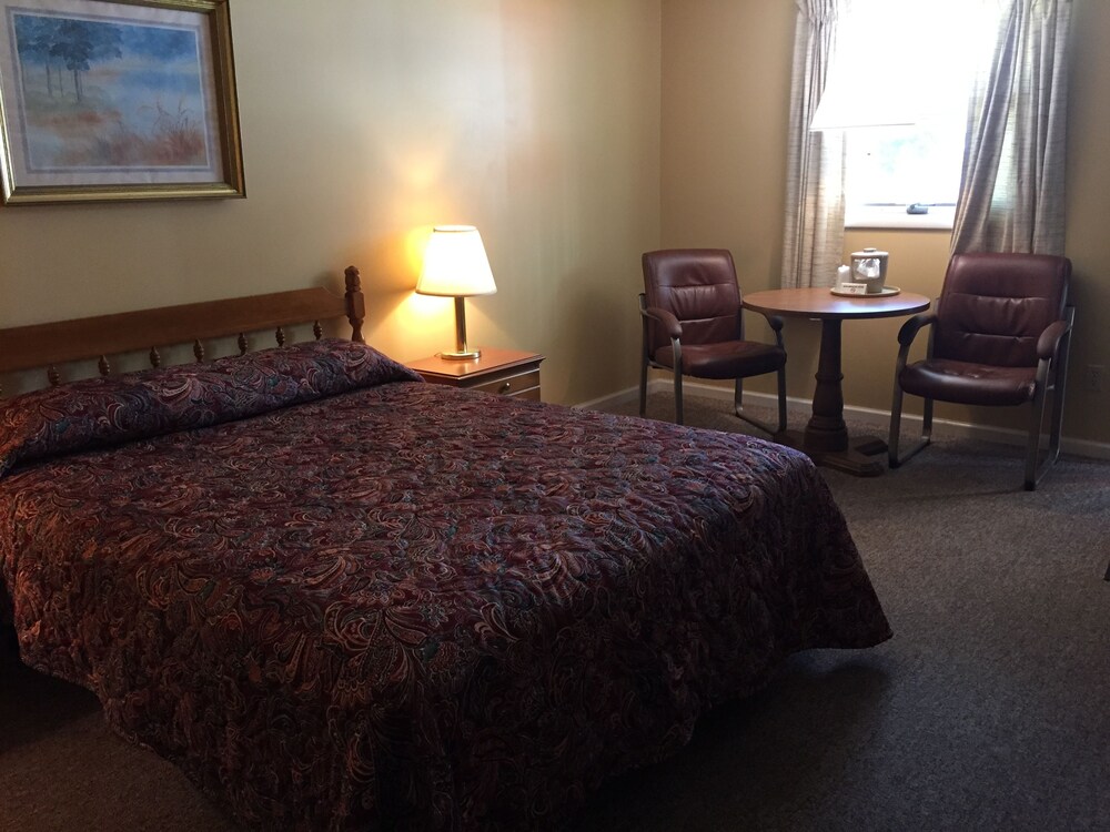 Colonial Hotel Motel - photo 10