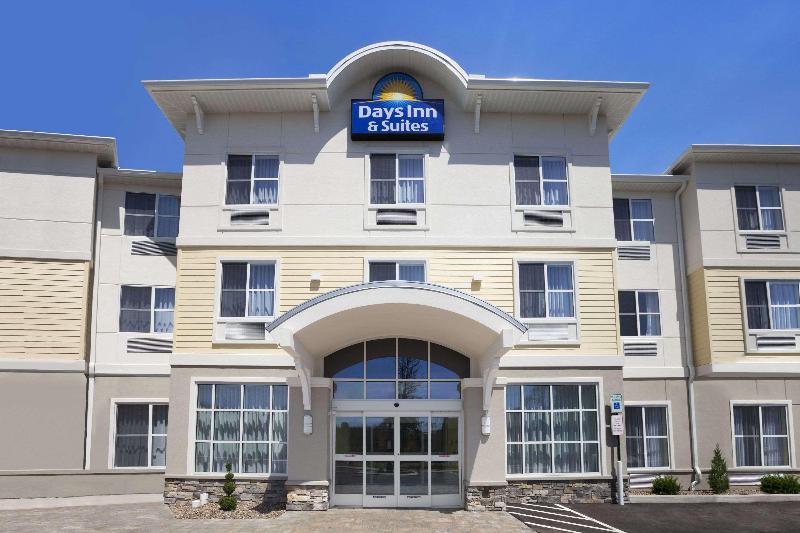 Sleep Inn & Suites Altoona North - photo 3