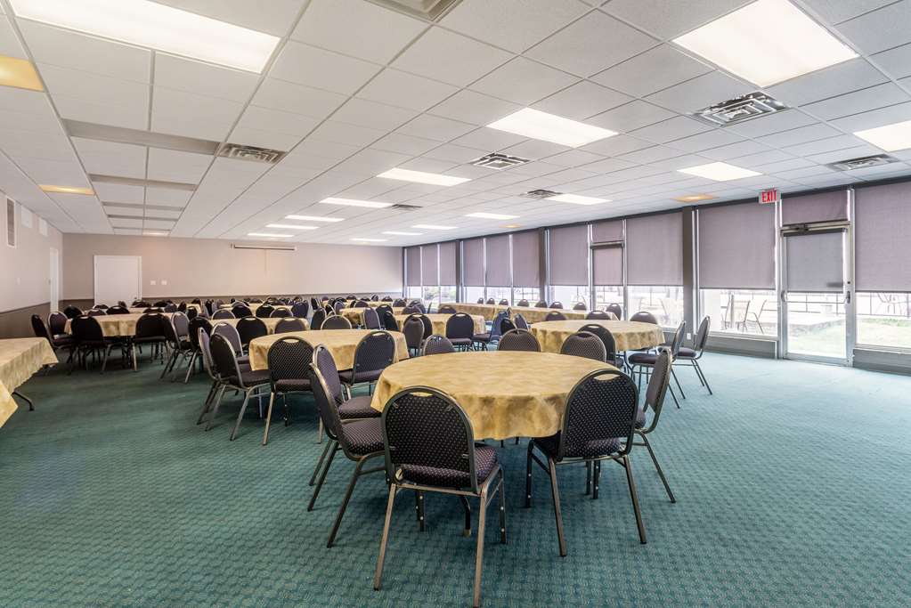 Quality Inn & Suites Vandalia near I 70 and Hwy 51 - photo 42