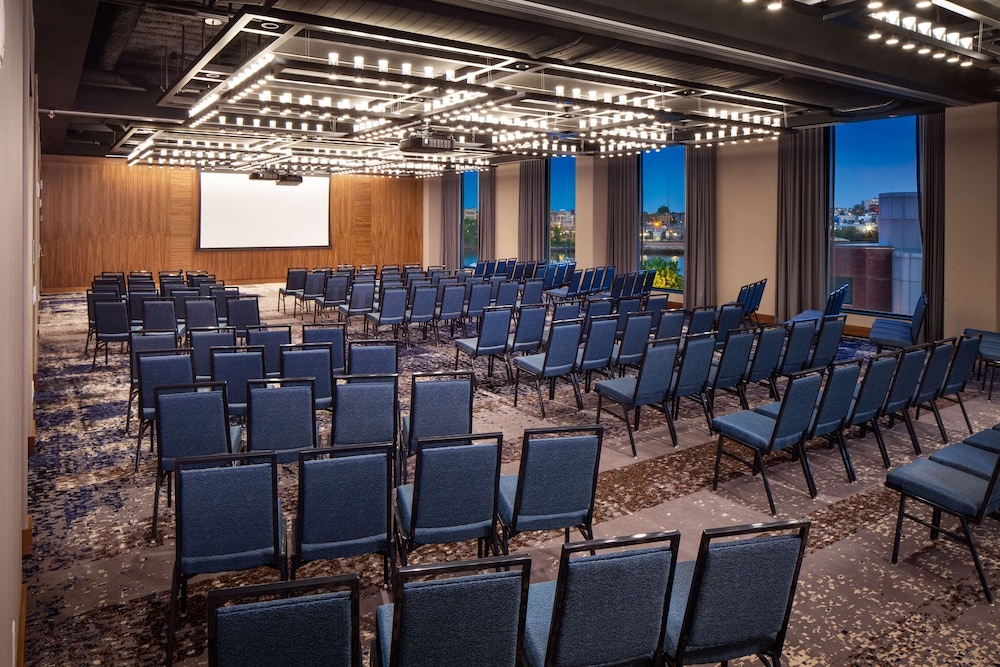 Hampton Inn Boston Seaport District - photo 34