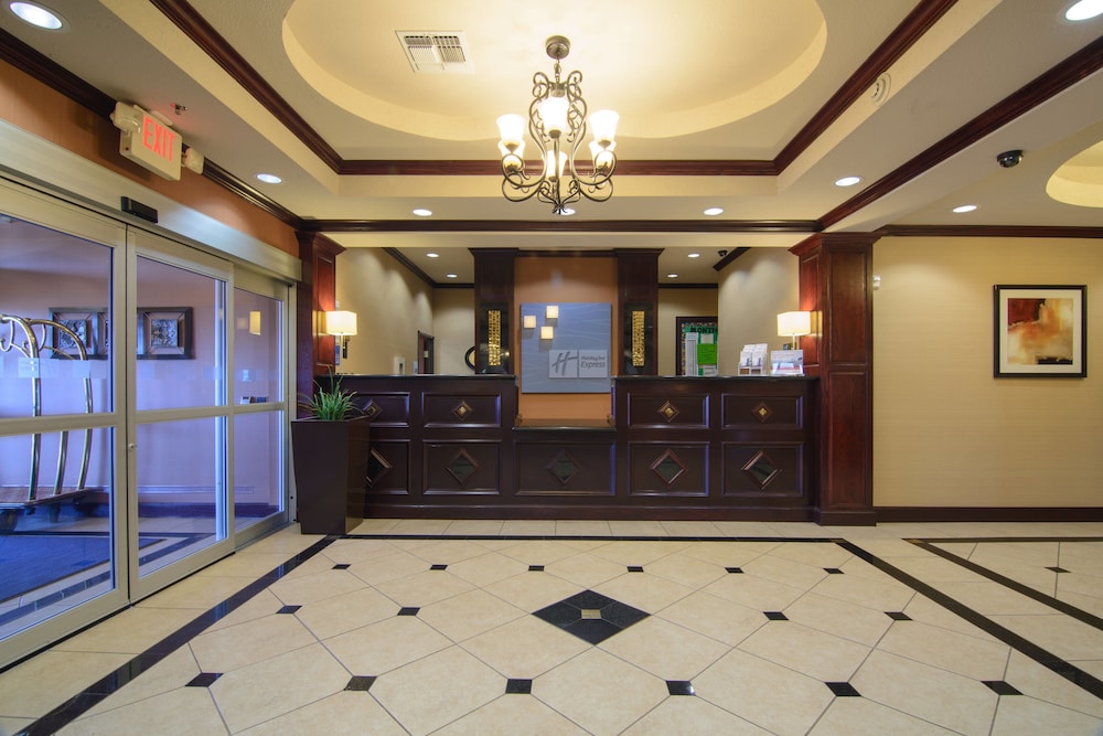 Holiday Inn Express Hotel & Suites Terrell by IHG - photo 3