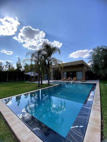 Villa P1 avec Piscine Chauffée — 4-Star Luxury Hotel in Marrakesh, Morocco