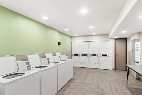 Woodspring Suites Denver Commerce City - photo 13