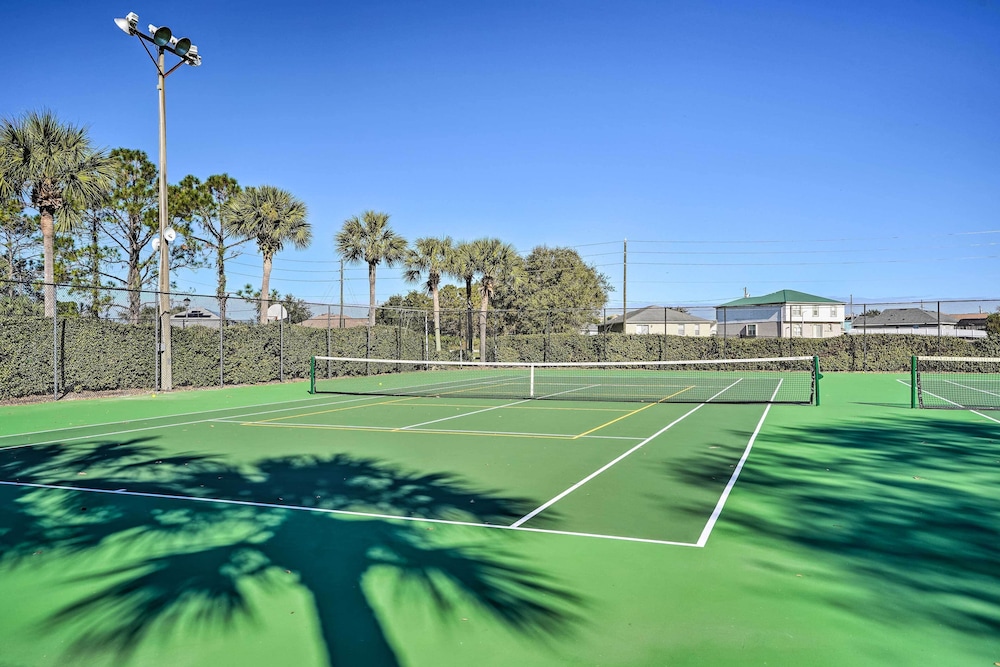 Pool Access: Family friendly Poinciana Condo — 4-Star Luxury Hotel in Kissimmee, United States