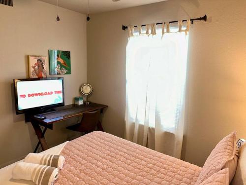 Retro Place 2 bedroom & 1 bathroom GREAT VALUE — Eagle Pass — photo 4