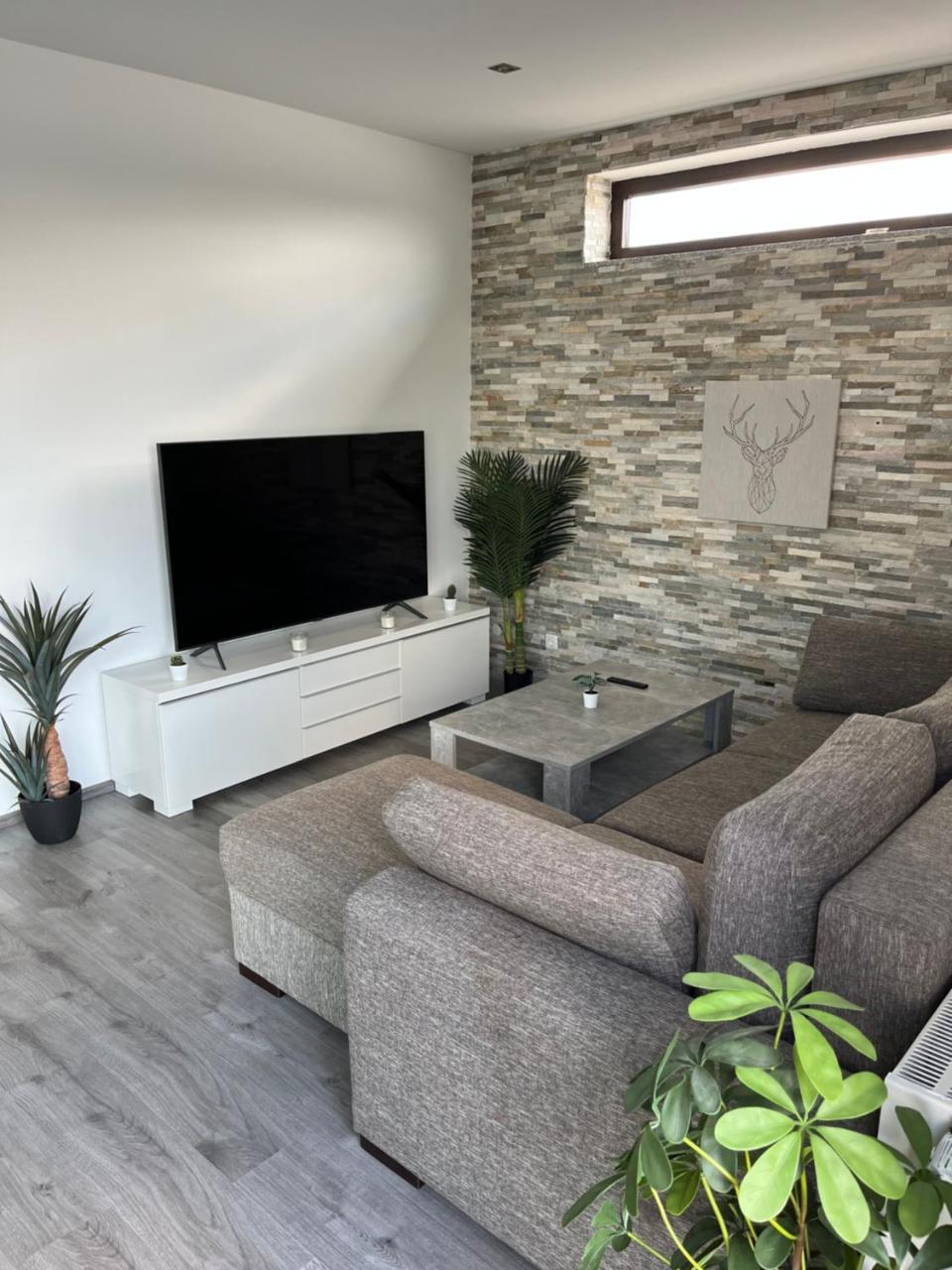 Messewohnung Ferienwohnung — 4-Star Luxury Hotel in Koeln, Germany