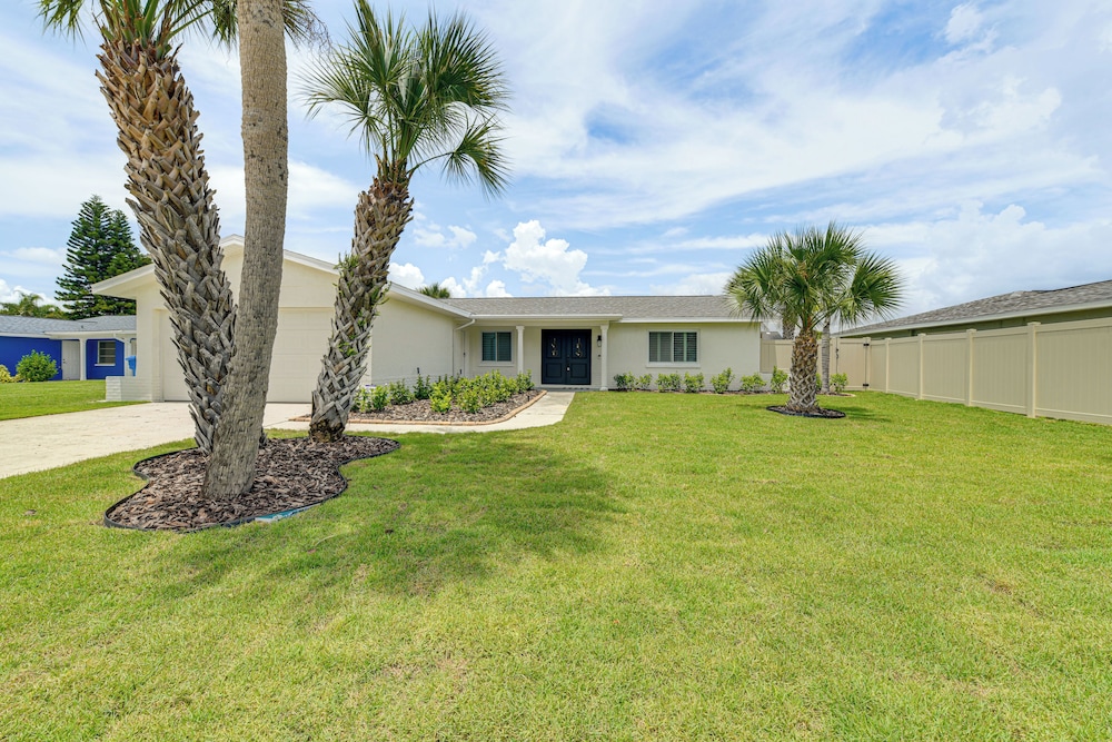 Private Pool w Canal Views: Apollo Beach Getaway — Apollo Beach — photo 3