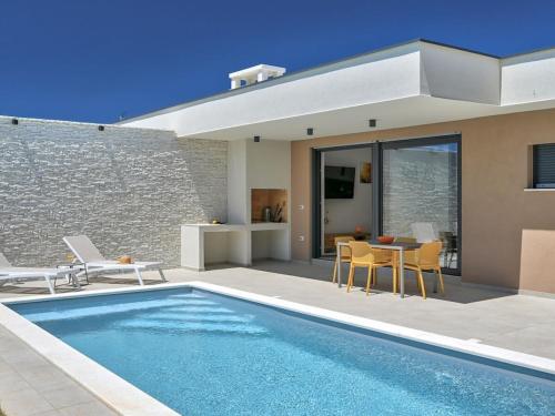 Solis with heated pool — Liznjan — photo 3
