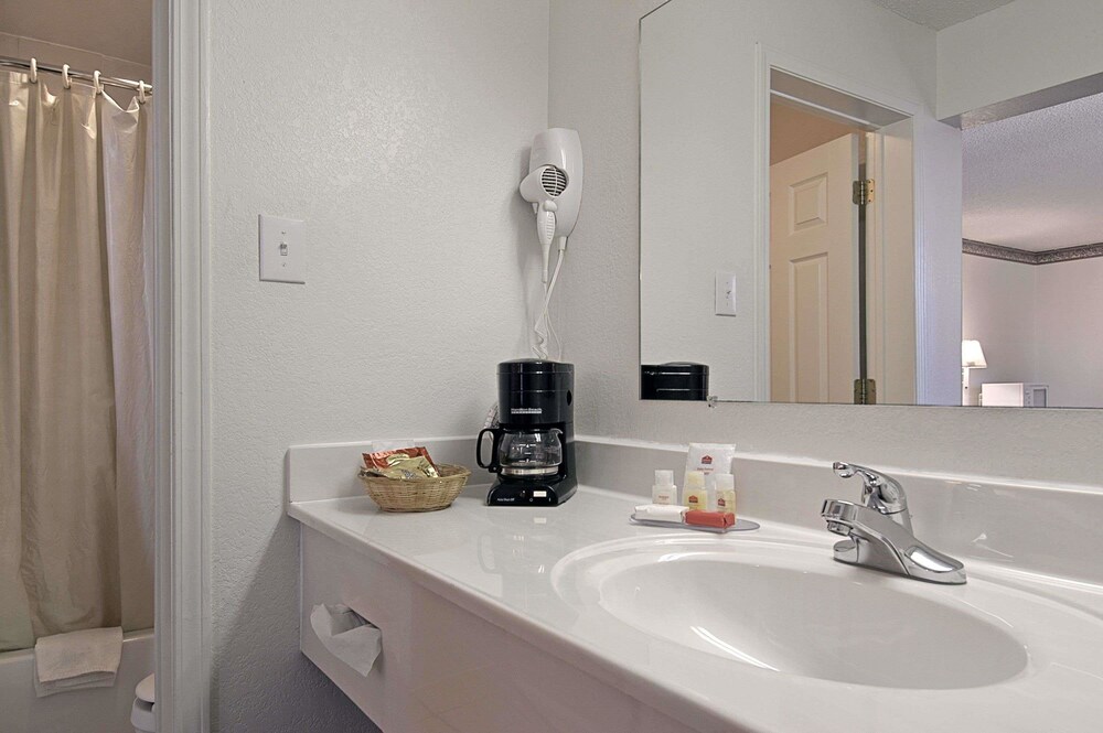 Rodeway Inn Wichita Falls - photo 2