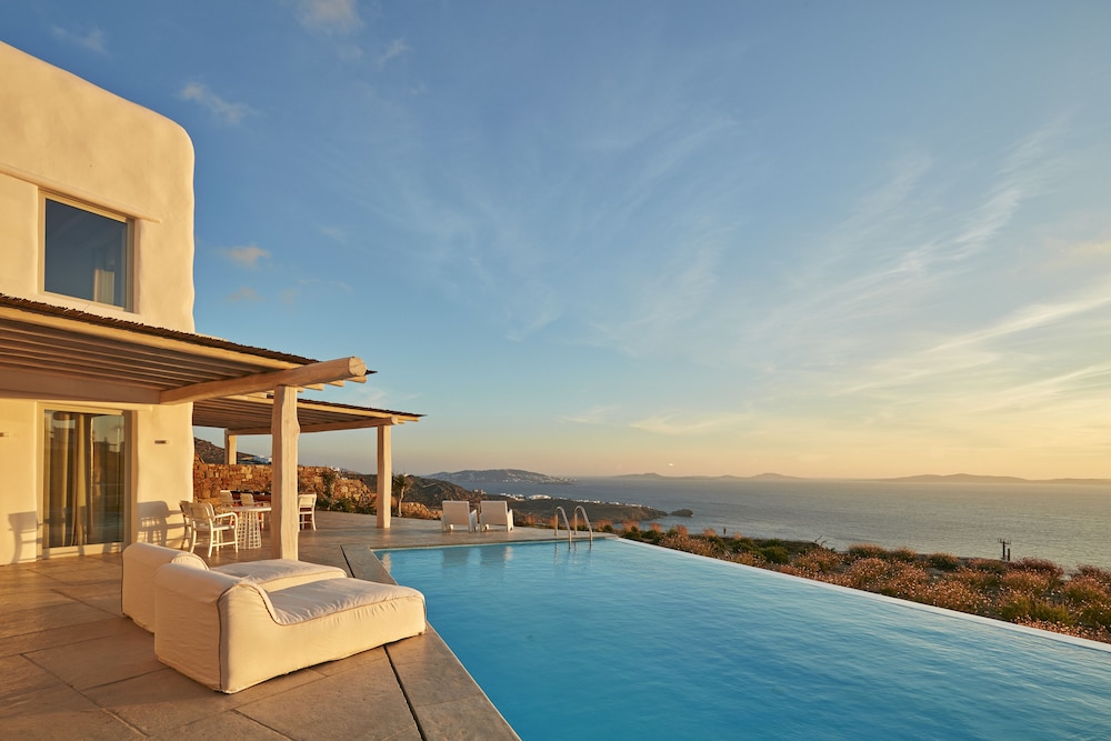 Ammos Villas In Houlakia — 4-Star Luxury Hotel in Mykonos, Greece
