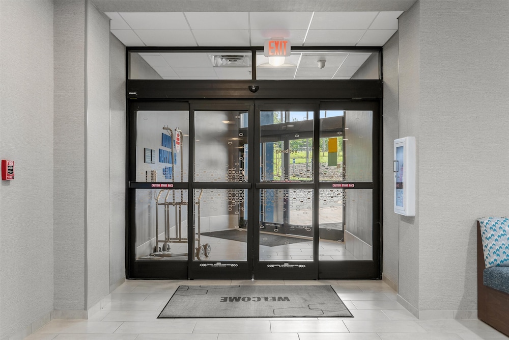 Hampton Inn Front Royal - photo 8
