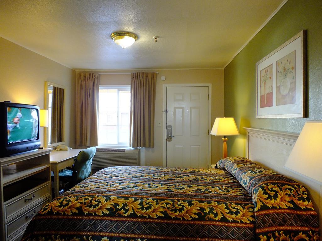 American Inn Chico - photo 8