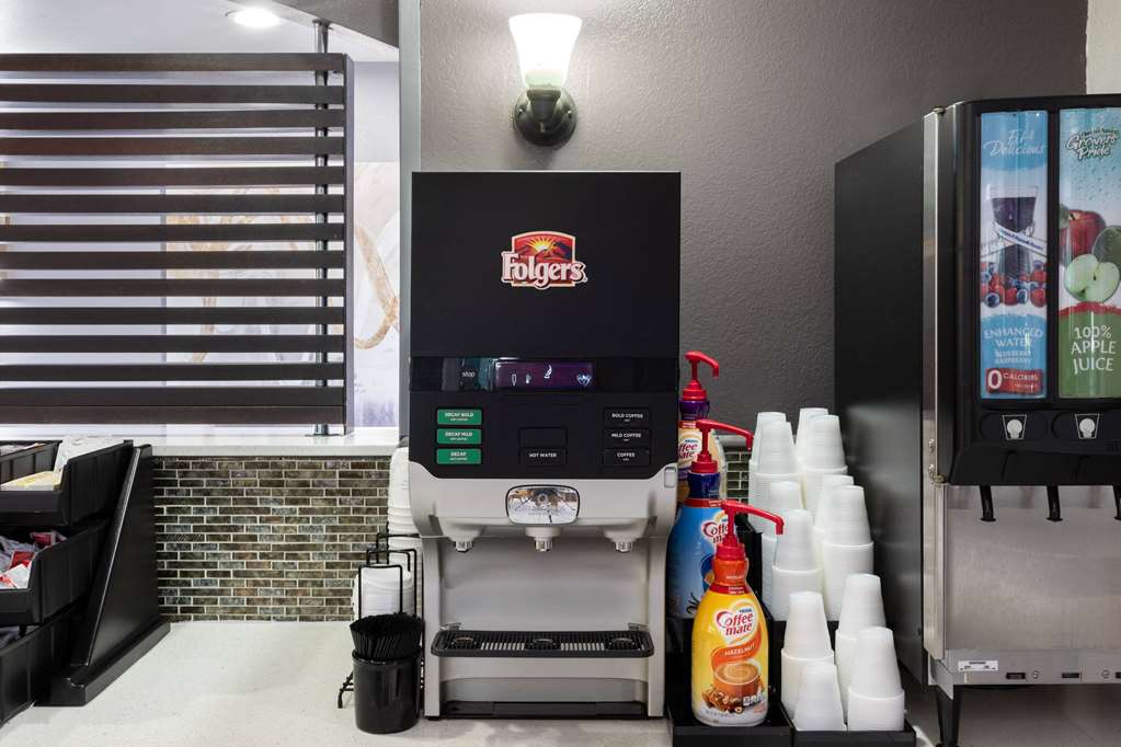 La Quinta Inn & Suites by Wyndham Olathe - photo 41