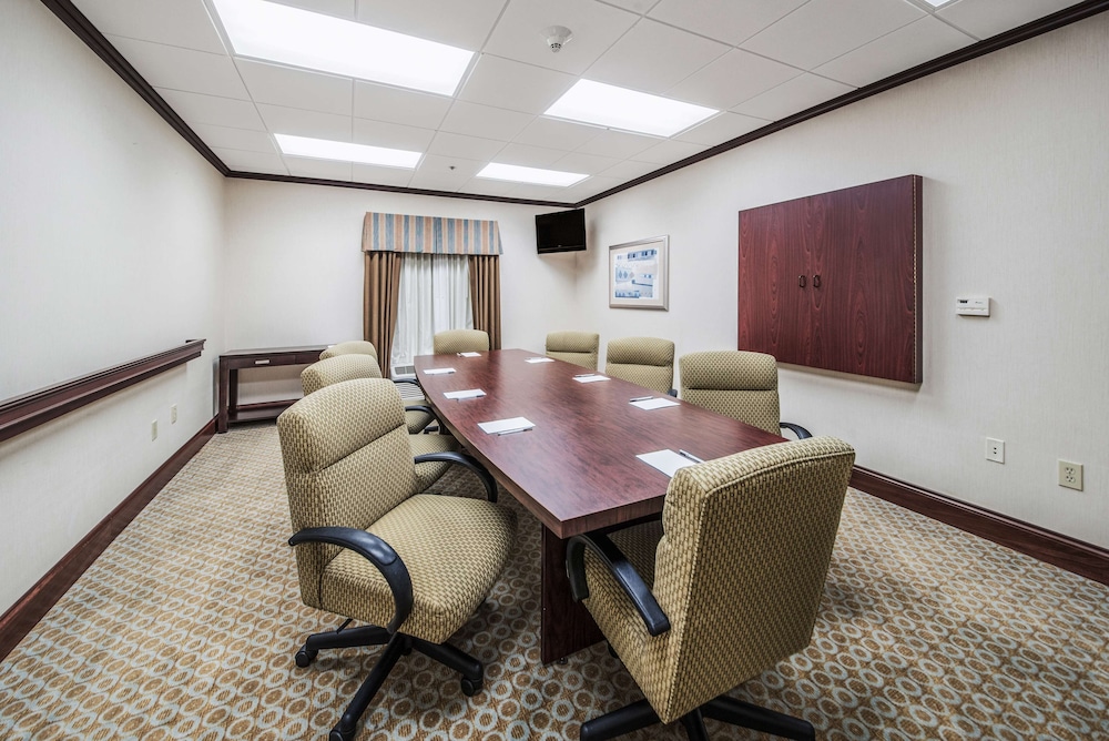 Hampton Inn Greenfield - photo 53