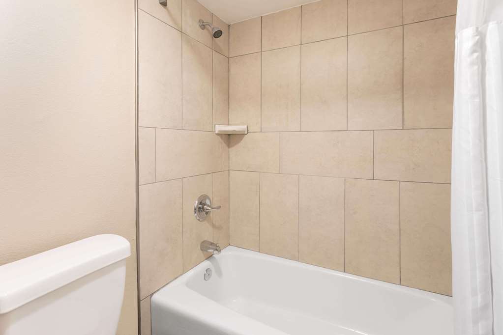 Super 8 by Wyndham Asheville Airport - photo 10