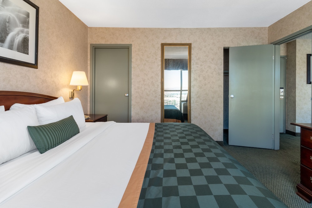 Ramada by Wyndham Reno Hotel and Casino - photo 13