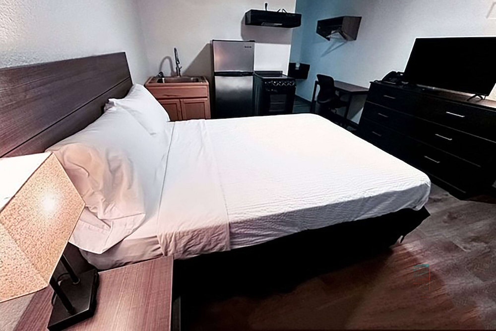 Studio City Suites a Travelodge by Wyndham - photo 25