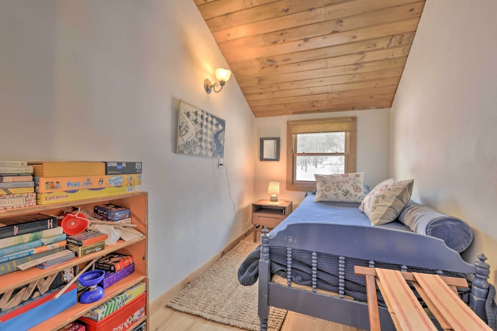 Upscale Montgomery Cabin Near Jay Peak Resort - photo 24