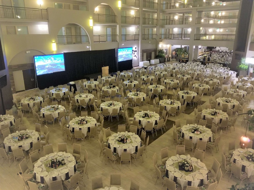 Embassy Suites by Hilton Seattle North Lynnwood - photo 3