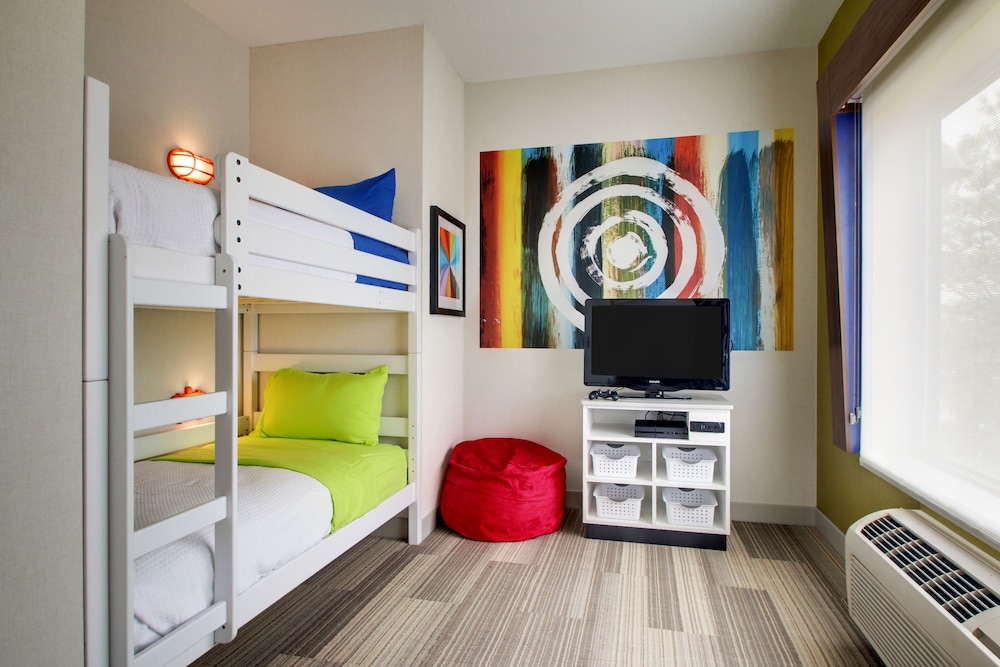 Holiday Inn Express & Suites Aurora Naperville by IHG - photo 10